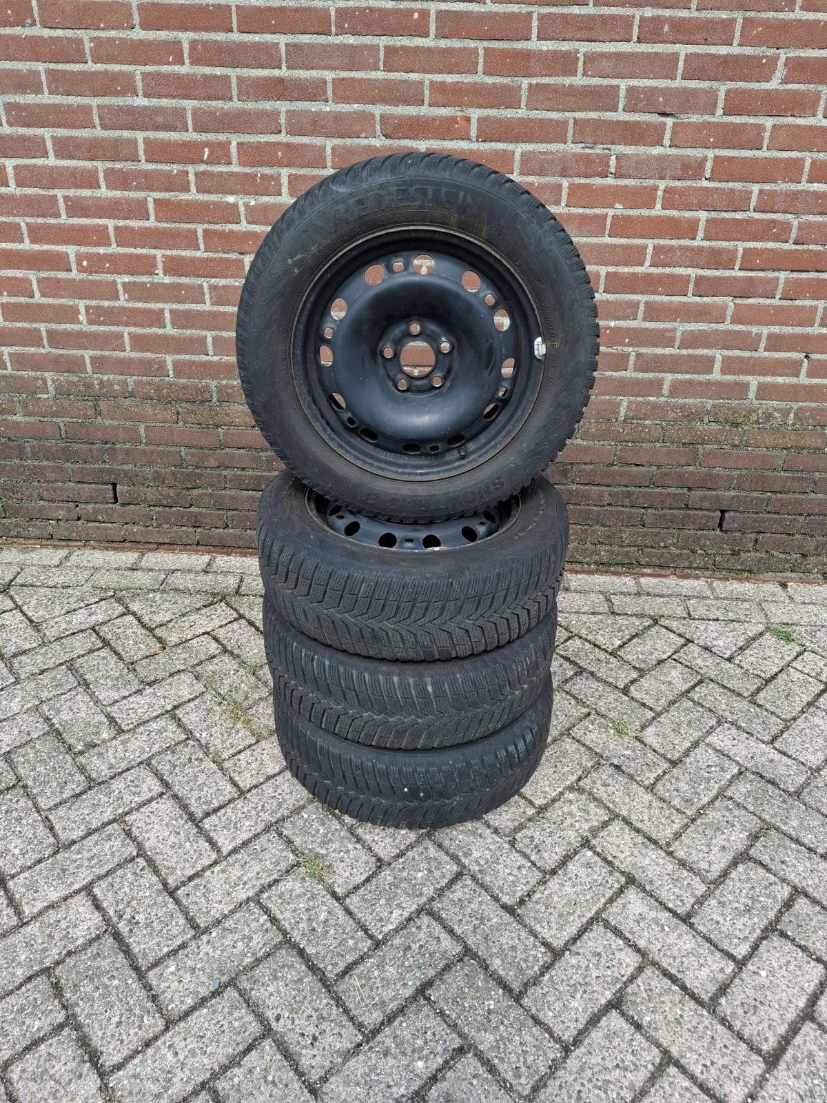 Vredestein Winterbanden op stalen velg 185/60 R15, Ophalen, Gebruikt, 15 inch, Banden en Velgen
