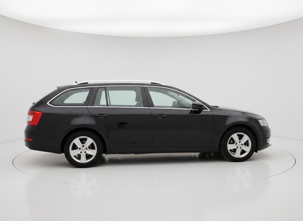 Skoda OCTAVIA 1.6 TDI GREENLINE. PDC, NAVI, CRUISE, STOELVW., Voorwielaandrijving, Gebruikt, 4 cilinders, Zwart