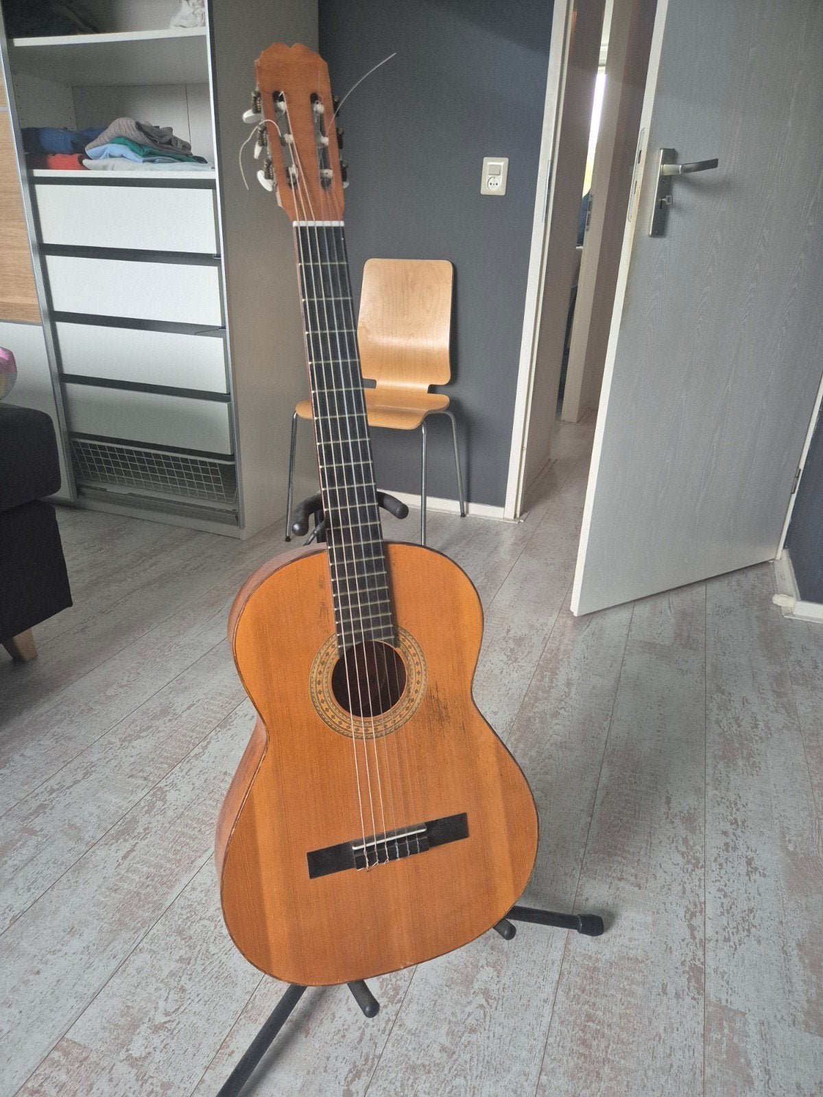 Spaanse gitaar - gestemd en klaar om te spelen, Ophalen