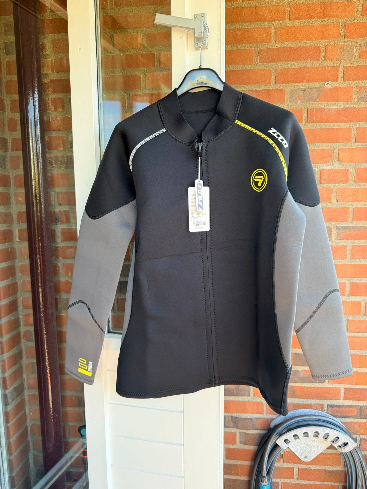 Heren wetsuit jasje 3mm - Splinternieuw - Valt als L/XL, Ophalen of Verzenden, Nieuw, Maat 52/54 (L), Zwart
