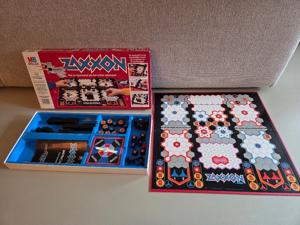 Zaxxon bordspel (compleet), 1 speler, Ophalen of Verzenden, Zo goed als nieuw, Vanaf 3 jaar
