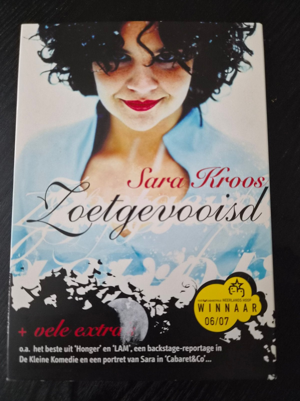 Sara Kroos - Zoetgevooisd DVD - Cabaretvoorstelling, Stand-up of Theatershow, Alle leeftijden, Nederlands, Zo goed als nieuw