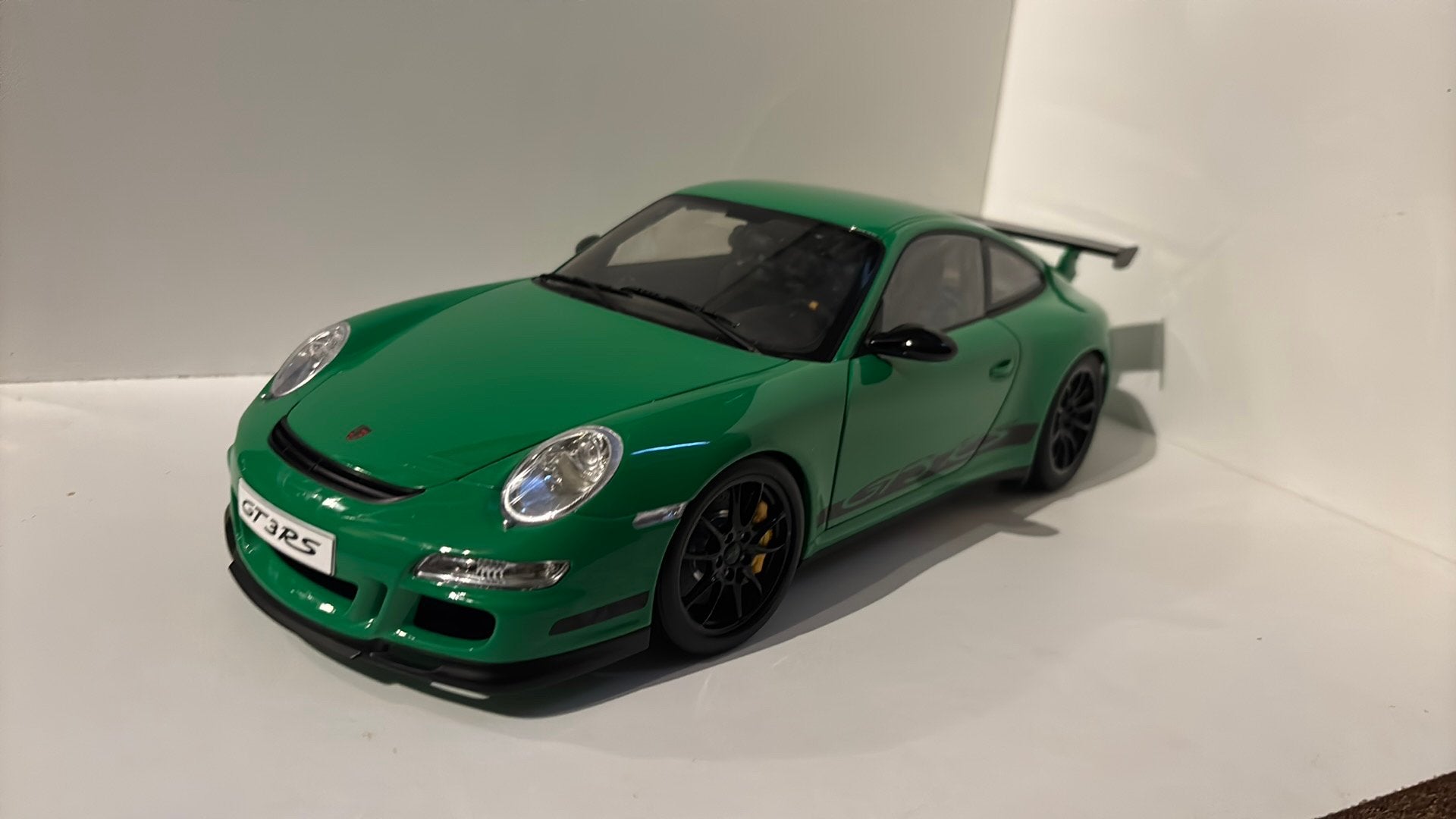 Porsche 911 gt3 rs green autoart 1.12