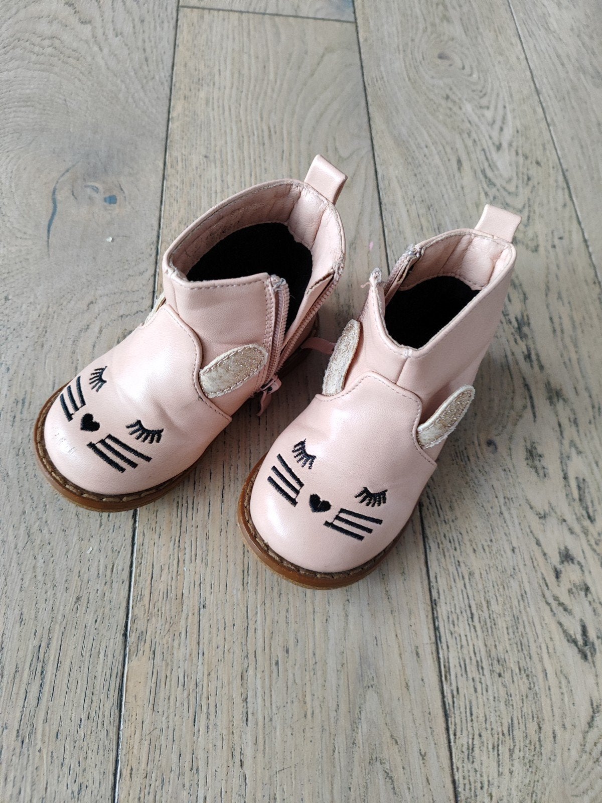 Schoentjes / laarsjes met kattengezichtje - Maat 22, Kinderen en Baby's, Gebruikt, Meisje, Ophalen of Verzenden, Laarzen