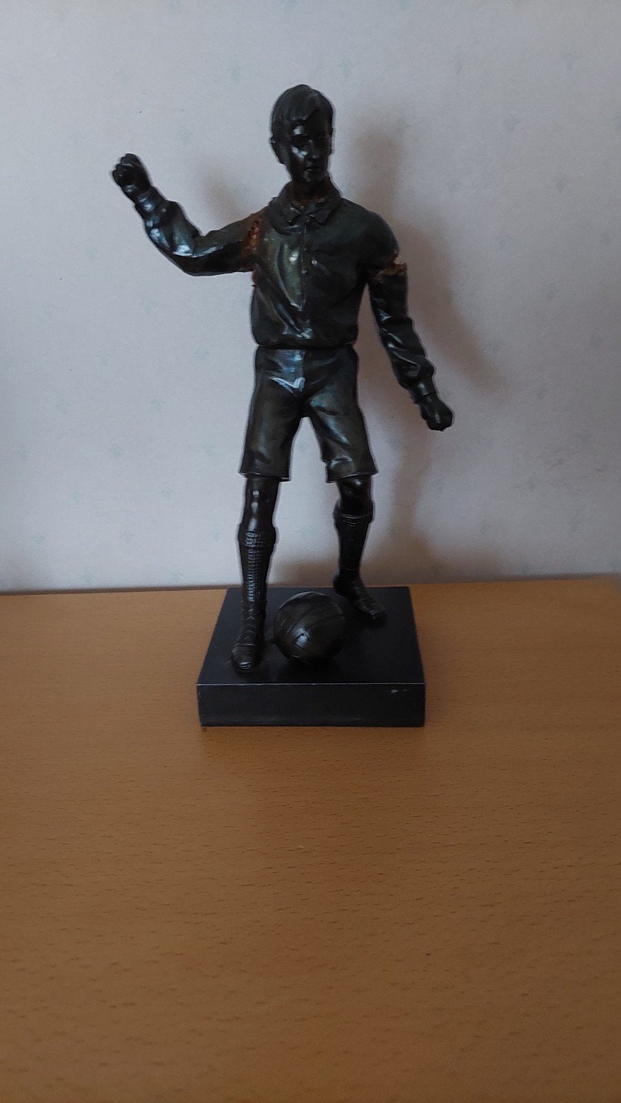 Oud voetbal beeldje 25 cm hoog, Ophalen of Verzenden, Brons