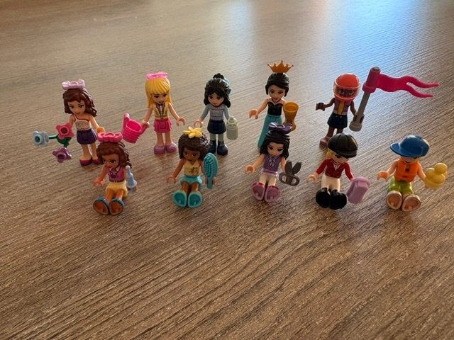 10 lego friends poppetjes met leuke accessoires (zie foto's, Lego, Friends, Ophalen of Verzenden, Zo goed als nieuw