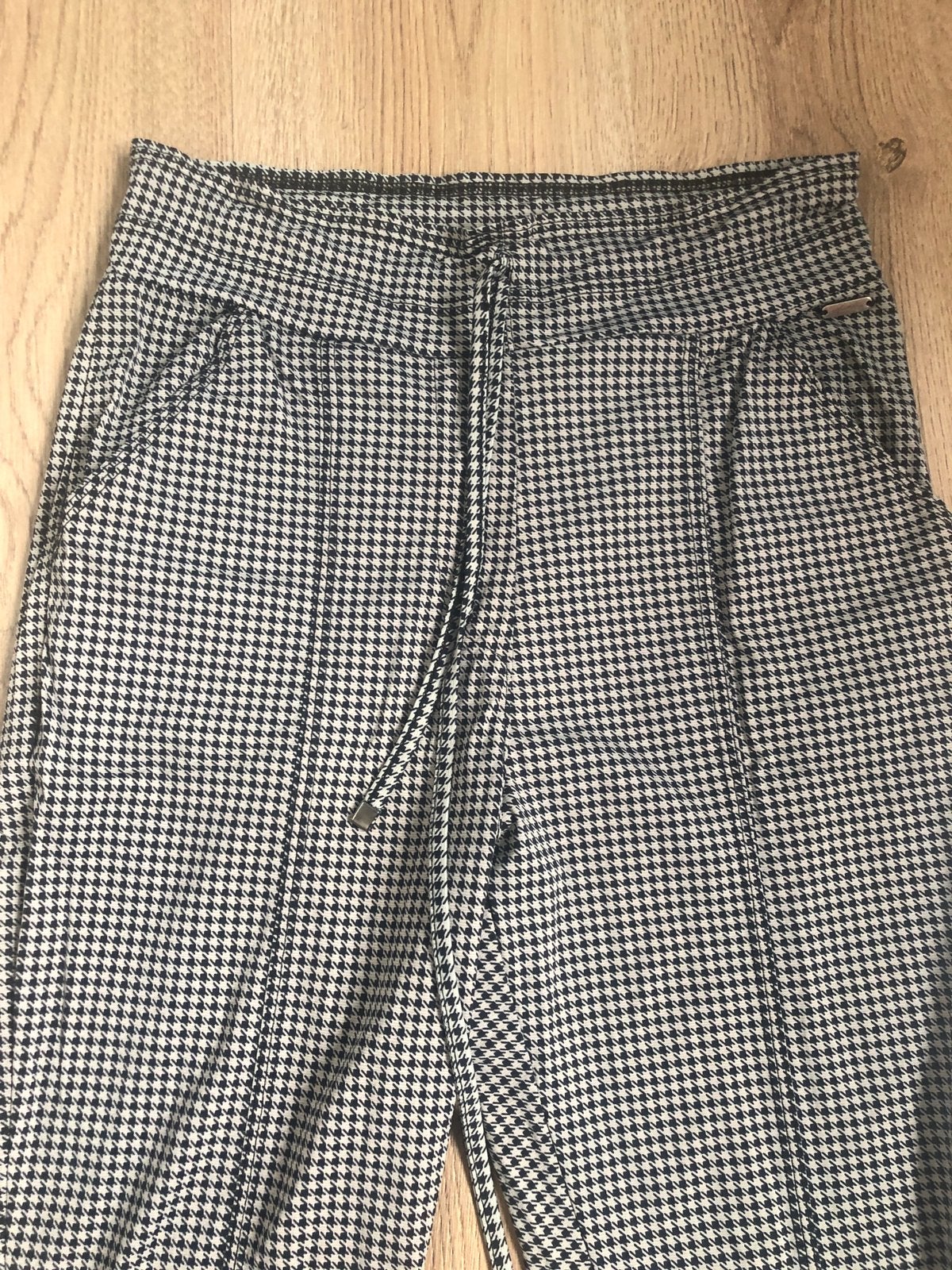 Ambika travelstof beige zwarte broek s pied de poule, Kleding | Dames, Zwart, Ophalen of Verzenden, Zo goed als nieuw, X