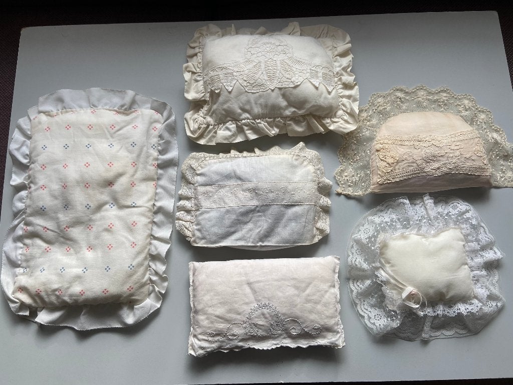 Oud Kussen Poppenwagen Wieg Poppenwieg Bed Kant, Ophalen of Verzenden, Gebruikt, Accessoires
