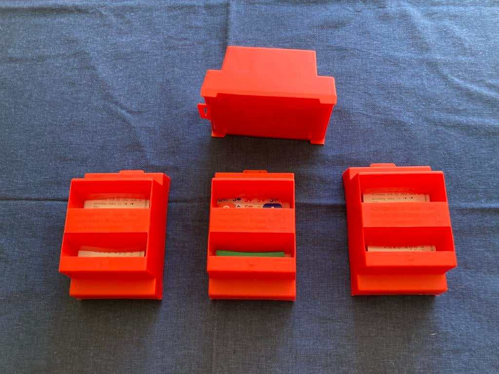 Biedboxen voor Bridge (set bidding boxes), Drie of vier spelers, Ophalen of Verzenden, Zo goed als nieuw
