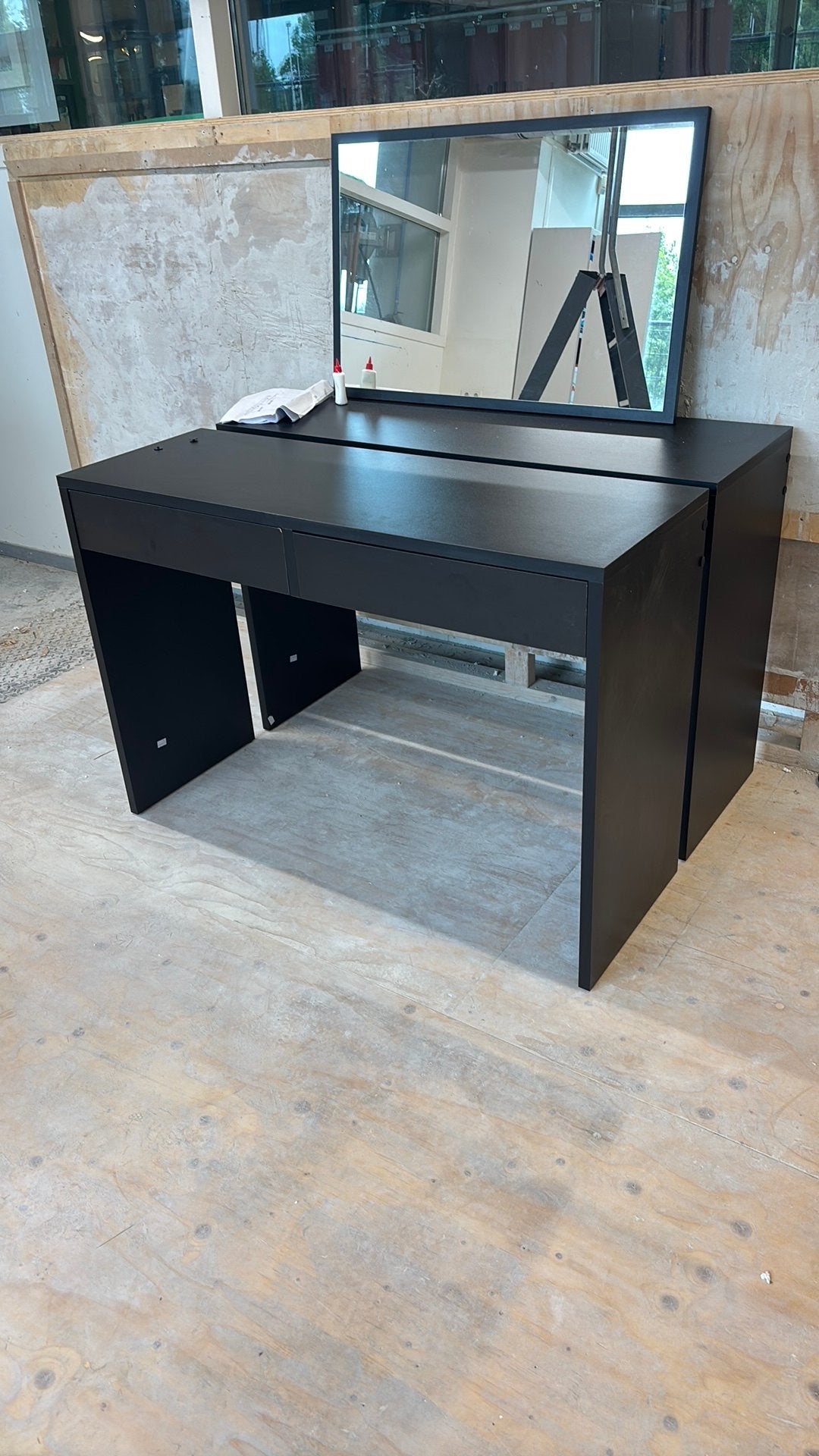 Mooie bureau morgen ophalen, Huis en Inrichting, Ophalen, Zo goed als nieuw