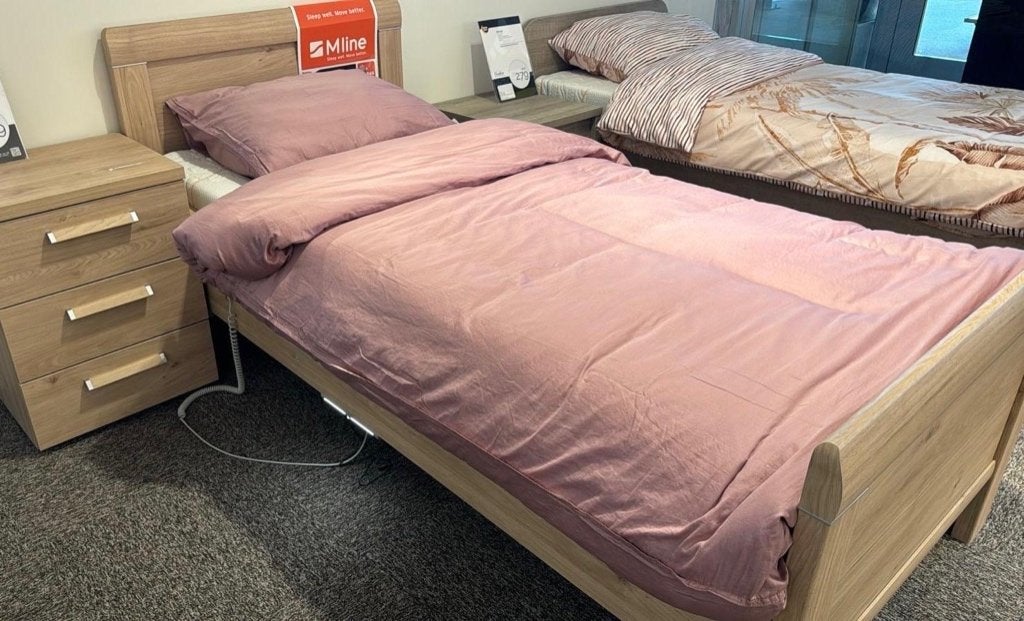 Elektrisch verstelbaar senoiren 1p bed met nachtkastje, Ophalen, Verstelbaar, 90 cm, Eenpersoons