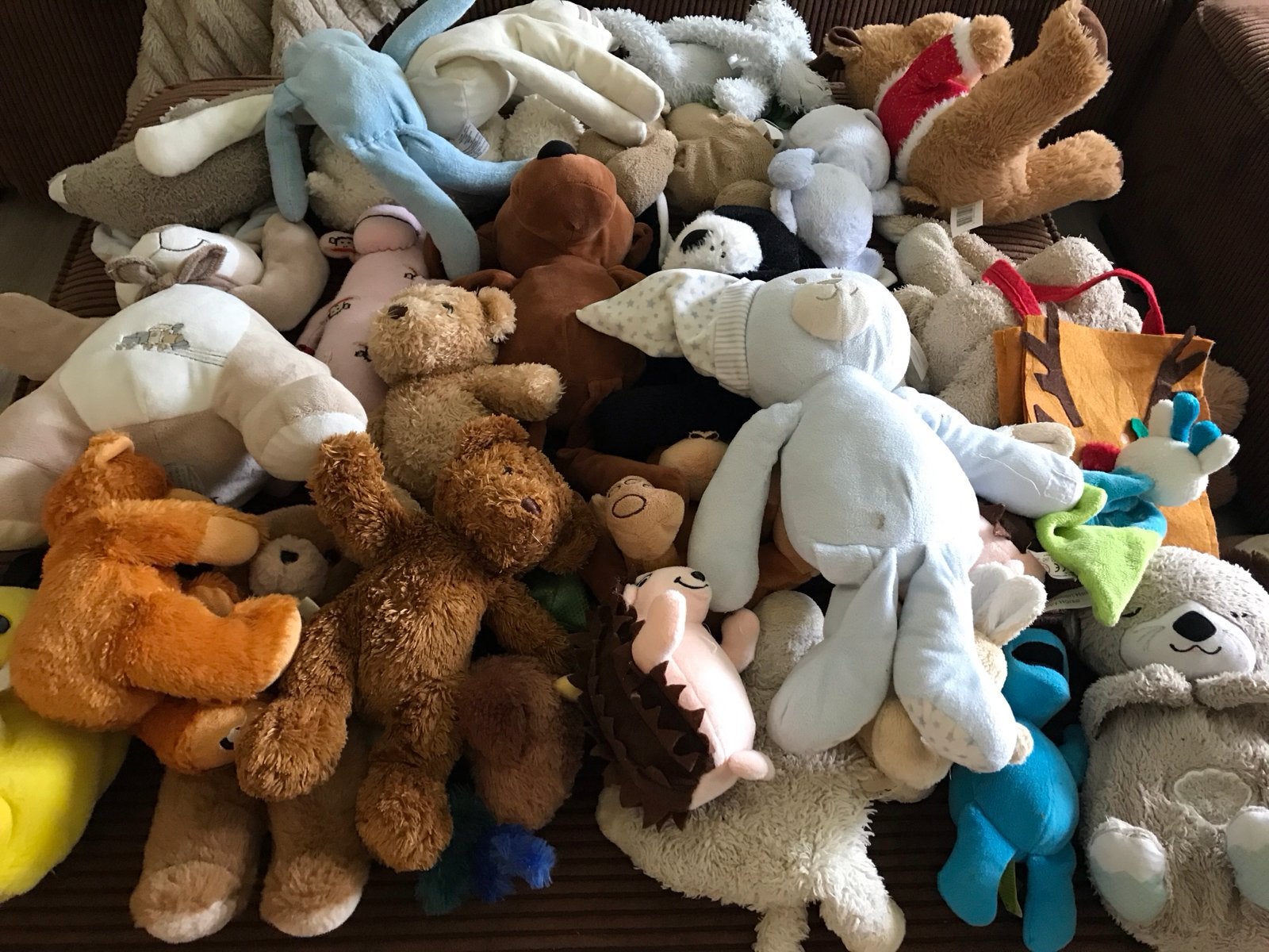 Grote collectie knuffels met opbergmand, Kinderen en Baby's, Speelgoed | Knuffels en Pluche, Ophalen, Gebruikt, Overige merken