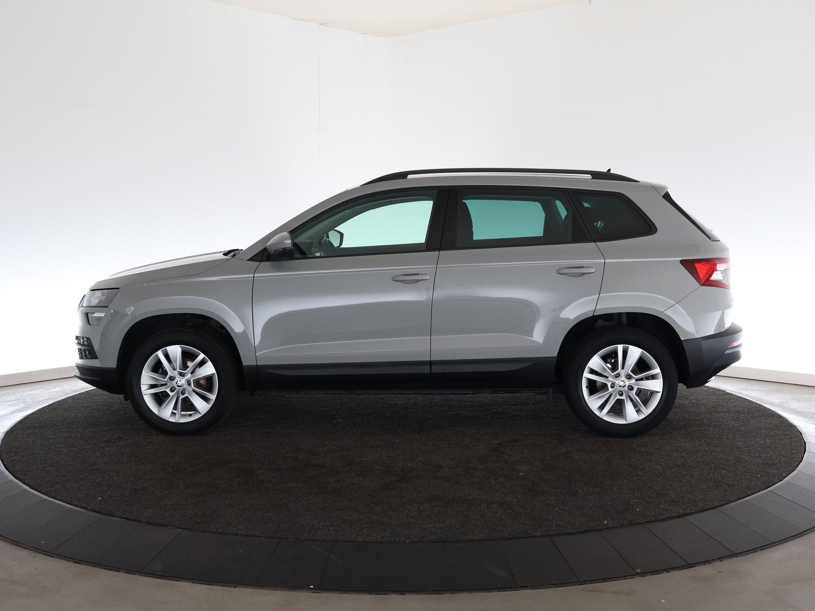 Skoda Karoq 1.0 TSI Business Edition | Trekhaak | Panoramada, Auto's, Keurmerk '100% Onderhouden', Stof, Gebruikt, Handgeschakeld