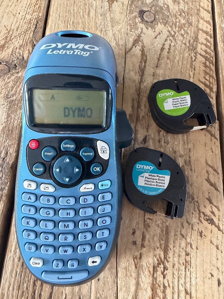 DYMO LetraTag LT-100H + Cardridges, Computers en Software, Ophalen of Verzenden, Zo goed als nieuw, Tape-label, DYMO