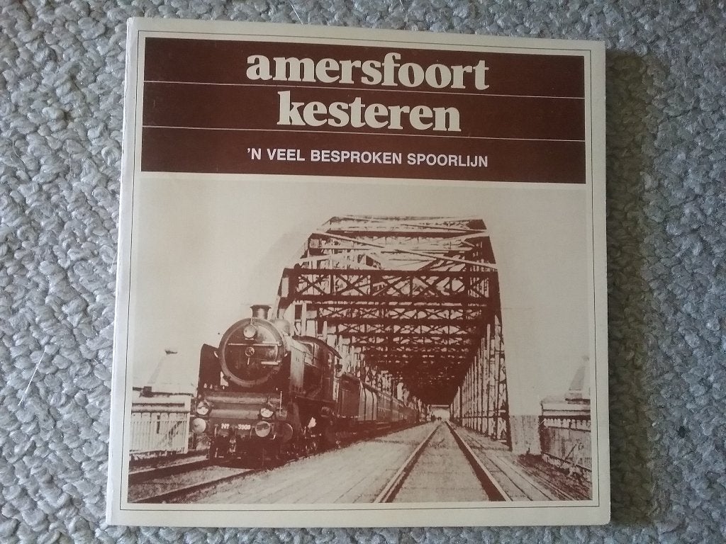Amersfoort Kesteren - veelbesproken spoorlijn (1981), Ophalen of Verzenden, Gebruikt, Trein, Boek of Tijdschrift