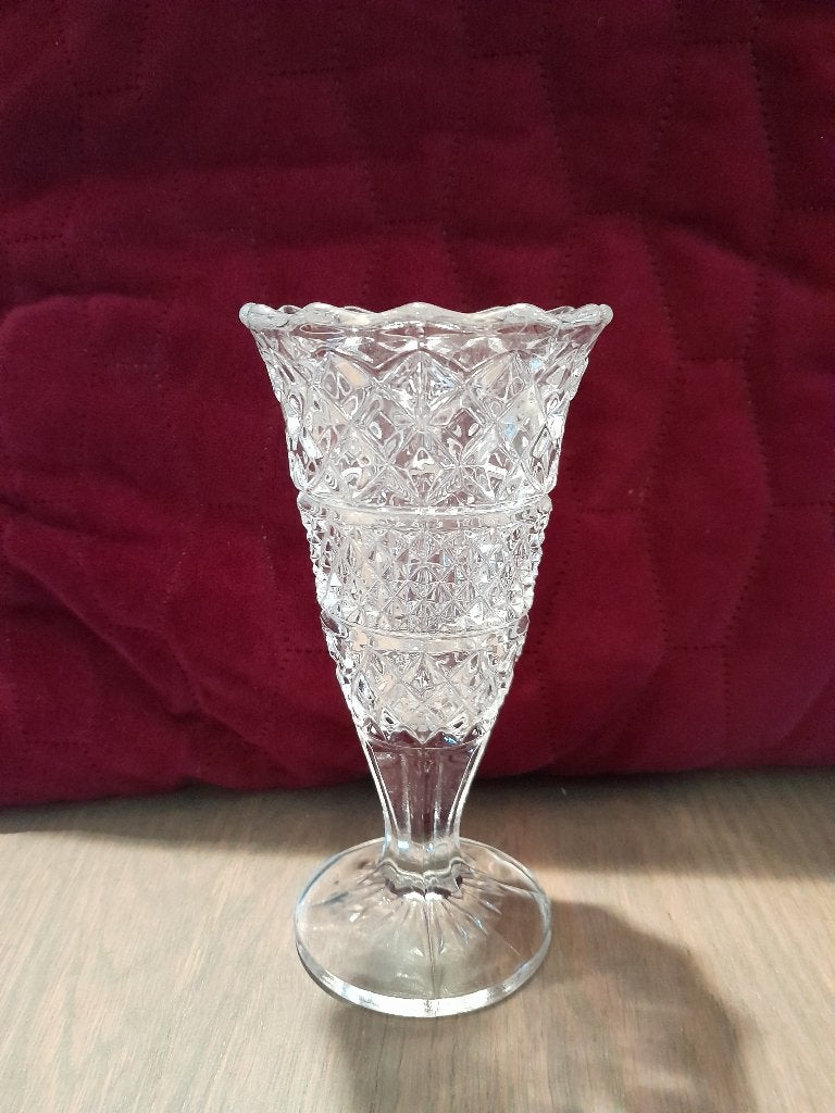 Vintage kristallen , glas geslepen vaas vaasje met voet, Ophalen of Verzenden