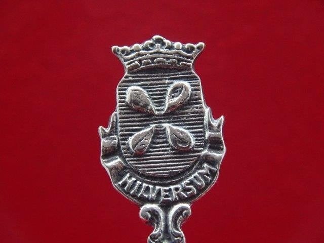Lepeltje: Hilversum, Verzenden