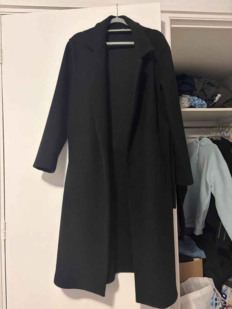 Zwarte lange jas, one size (tot M/L), nieuw, Ophalen of Verzenden, Nieuw, Maat 38/40 (M), Zwart