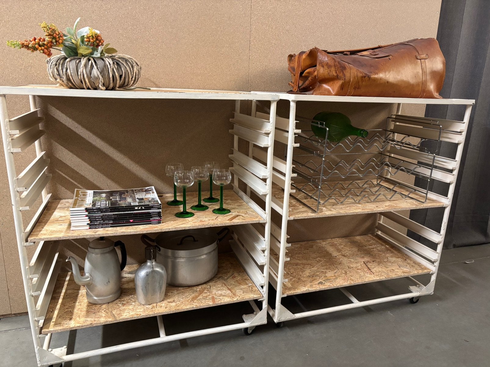 Vintage industriele kar / kast / rek, Ophalen, Studio Larilo, Studiolarilo@gmail.com, Sportstraat 6 Kerkrade