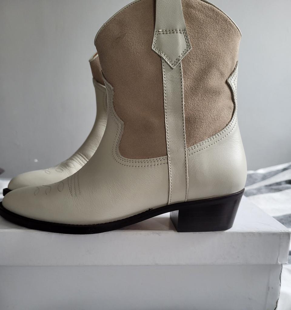 Toral western enkellaars gebroken wit combi maat 37 nieuw, Beige, Lage of Enkellaarzen, Nieuw, Ophalen of Verzenden
