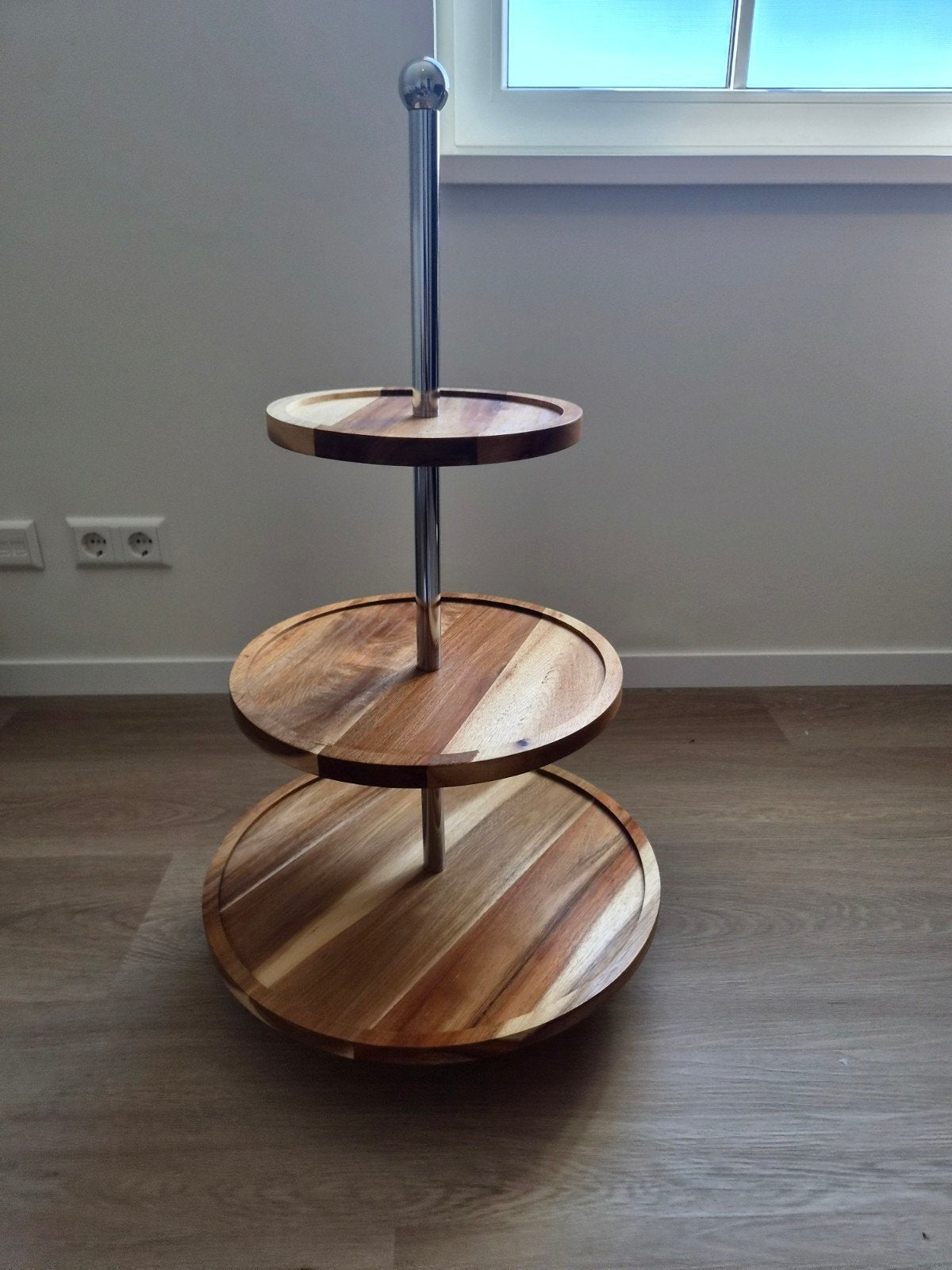 Grote houten etagere met 3 plateaus - 80 cm hoog, Ophalen, Zo goed als nieuw, Rond, Hout