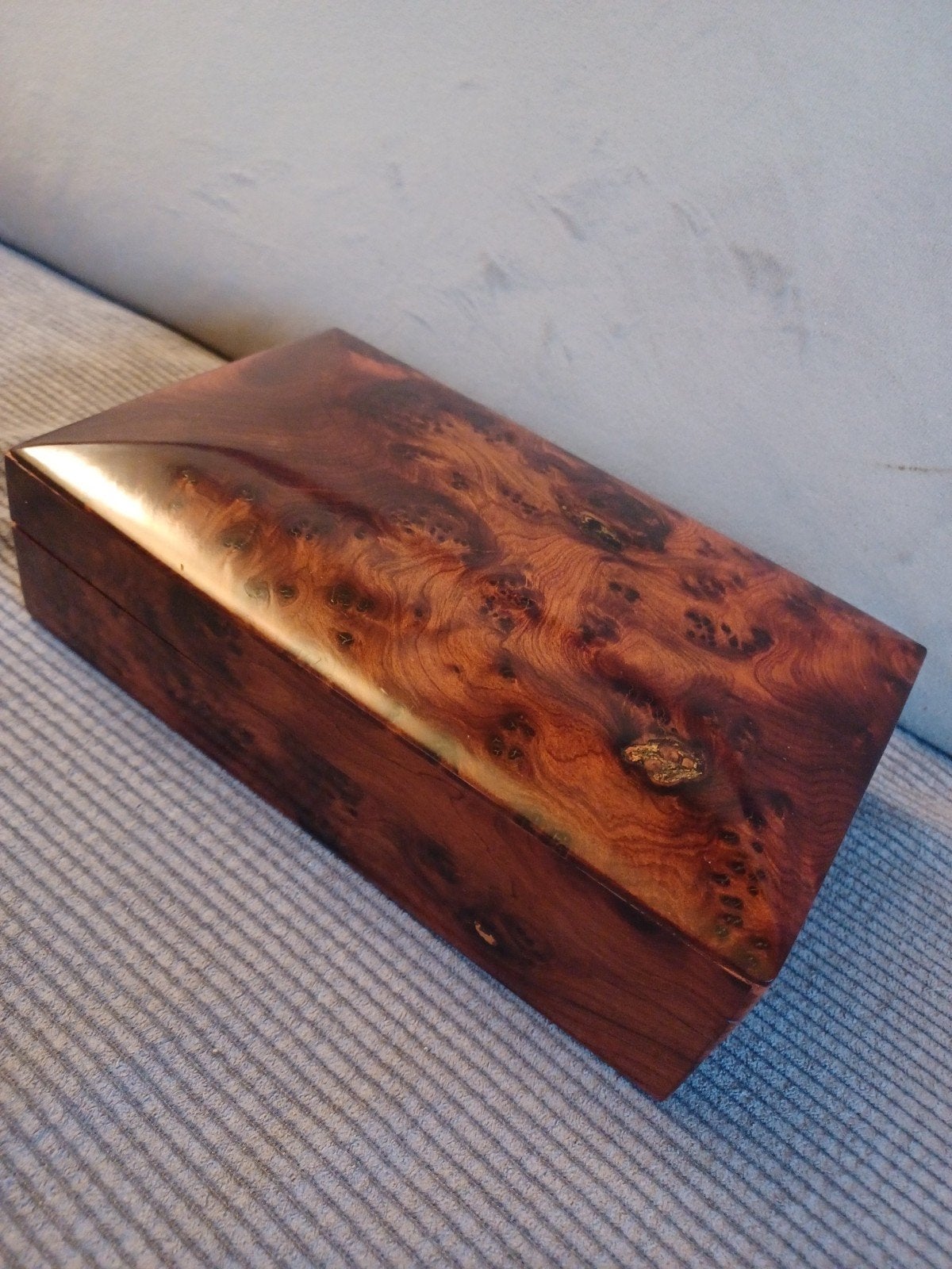 Prachtige houten sieradendoos met burlhoutpatroon, Antiek en Kunst, Ophalen of Verzenden