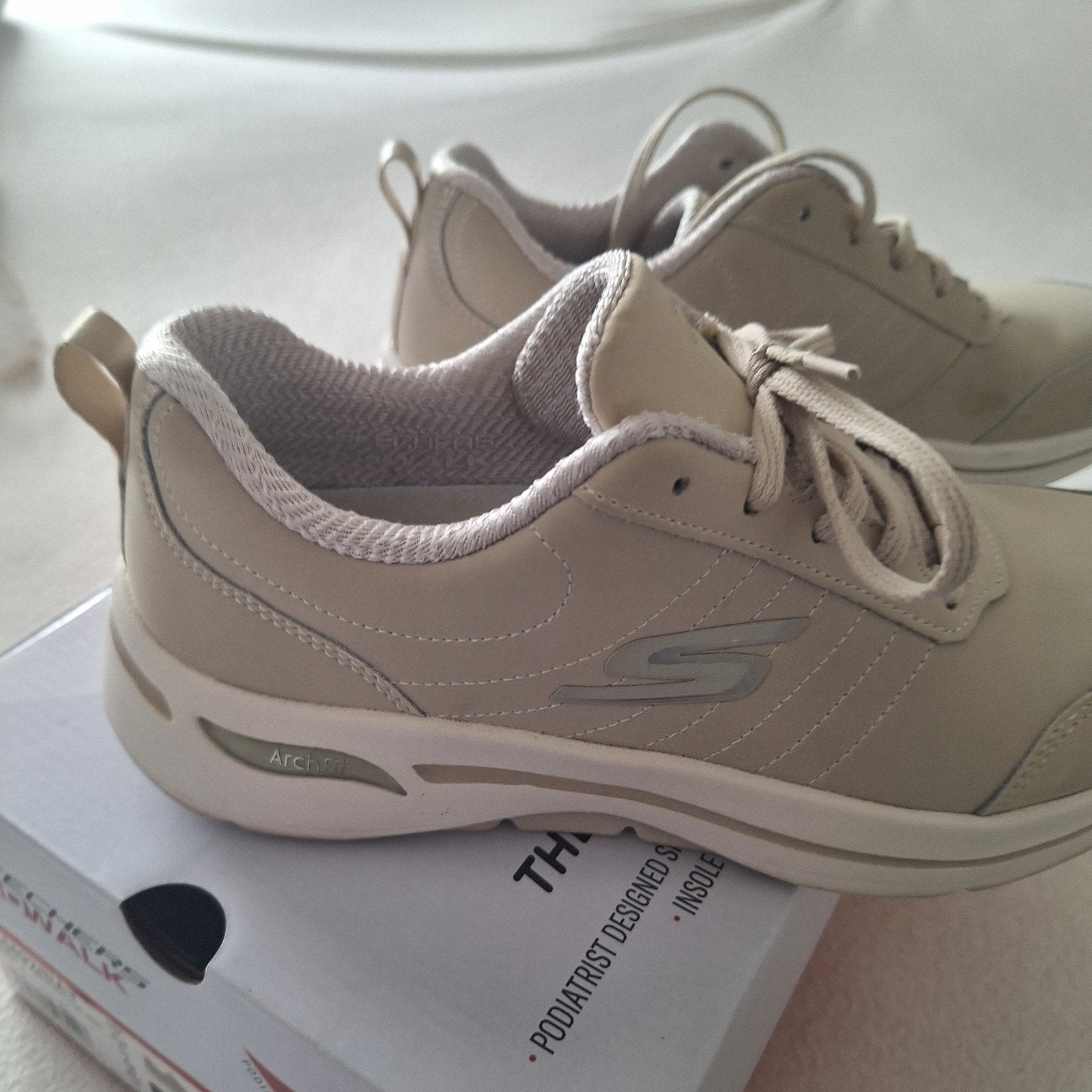 Zo goed als nieuwe Skechers Go Walk sneakers, Skechers, Beige, Ophalen of Verzenden, Sneakers of Gympen