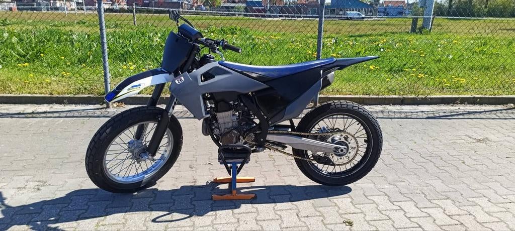 Huskqvarna 450, Fietsen en Brommers, Brommers | Crossbrommers, Zo goed als nieuw, 5 versnellingen, Ophalen, 450 cc