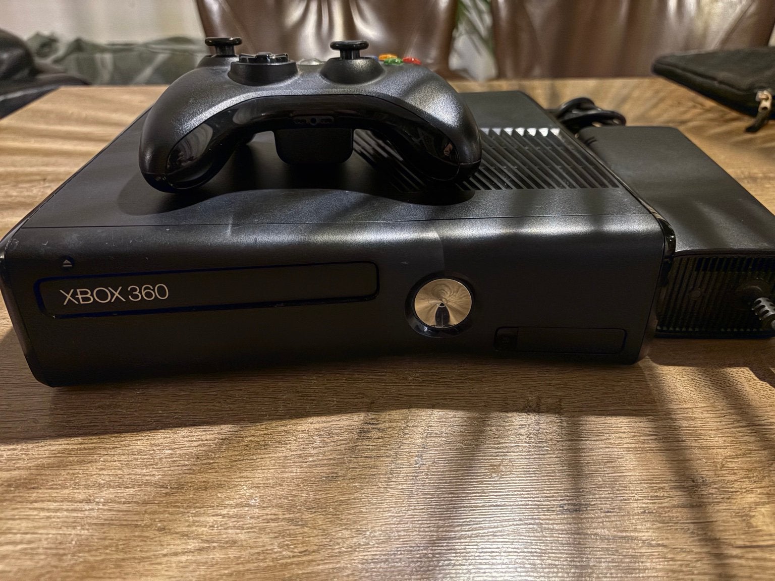 Xbox 360 Slim 250GB + controller en voeding, Ophalen of Verzenden, Zo goed als nieuw, Met 1 controller, 250 GB