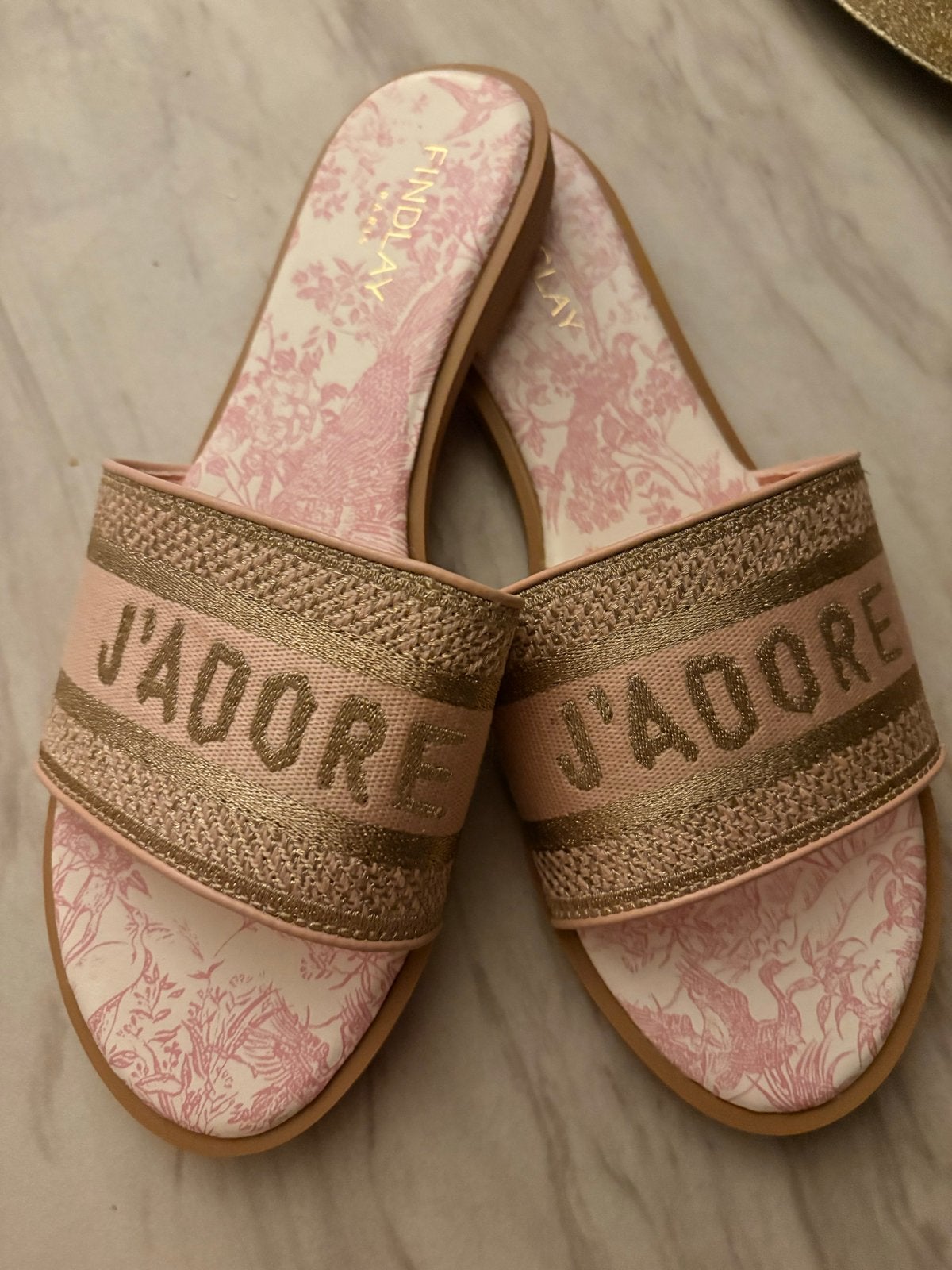 Nieuwe roze J'adore slippers maat 40, Kleding | Dames, Ophalen of Verzenden, Nieuw, Roze, Slippers