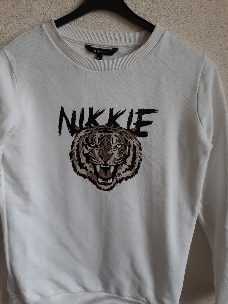 Nikkie dames/meisjes trui wit met zwarte opdruk maat 32, Wit, Ophalen of Verzenden, Zo goed als nieuw, Nikkie