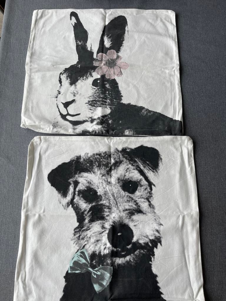 H&M Home Kussenhoezen: Konijn & Hond (40x40 cm), Huis en Inrichting, Woonaccessoires | Kussens, Ophalen of Verzenden, Zo goed als nieuw