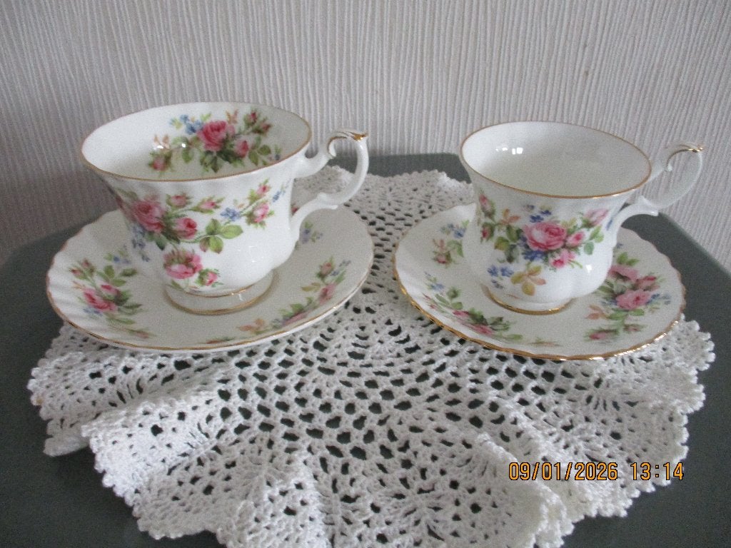 1x heren en 1x dames kop en schotel Royal Albert, Antiek en Kunst, Antiek | Servies los, Ophalen of Verzenden