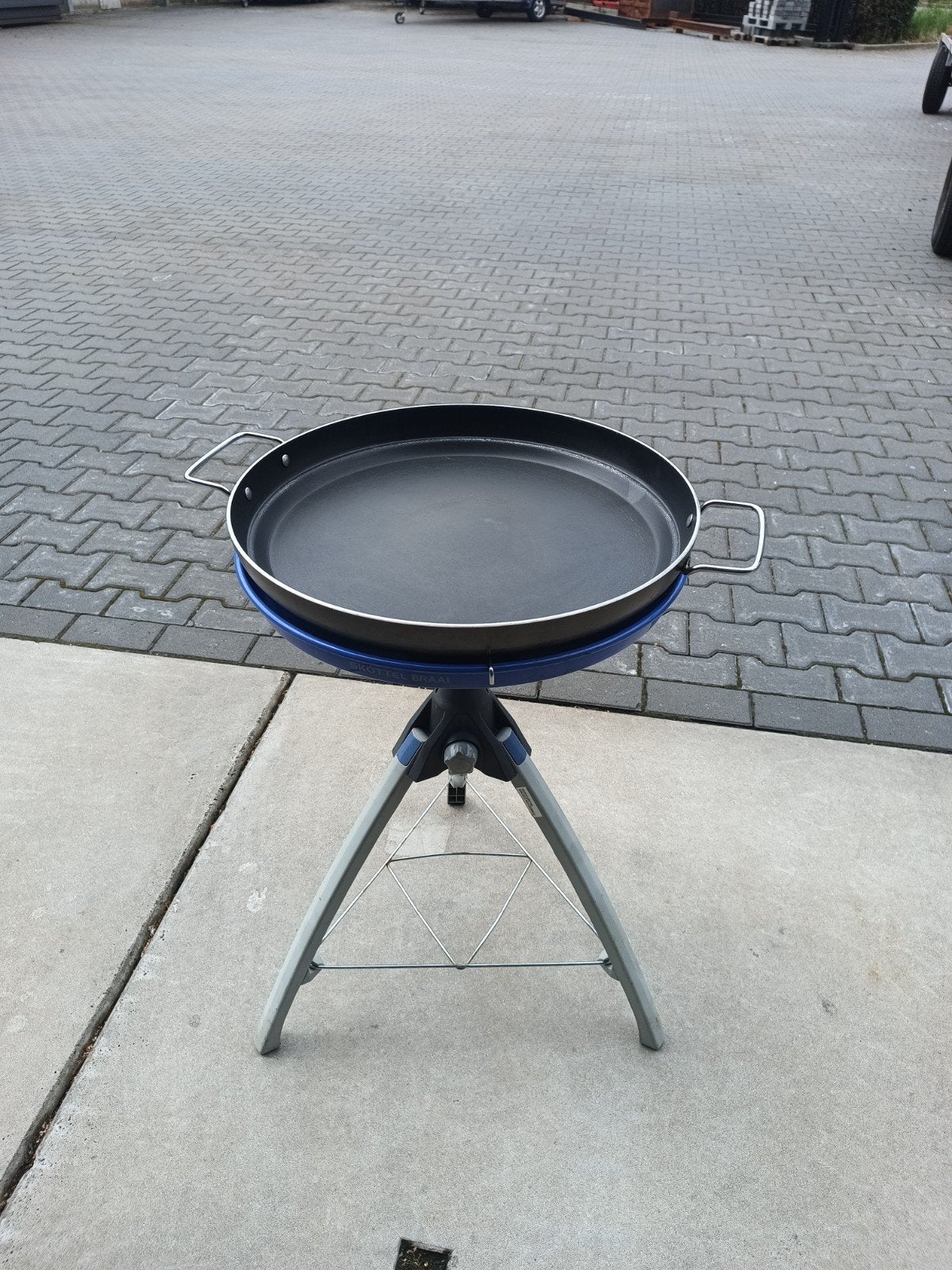 Skottelbraai met paella pan en statief, Ophalen of Verzenden, Gebruikt, Skottel Braai
