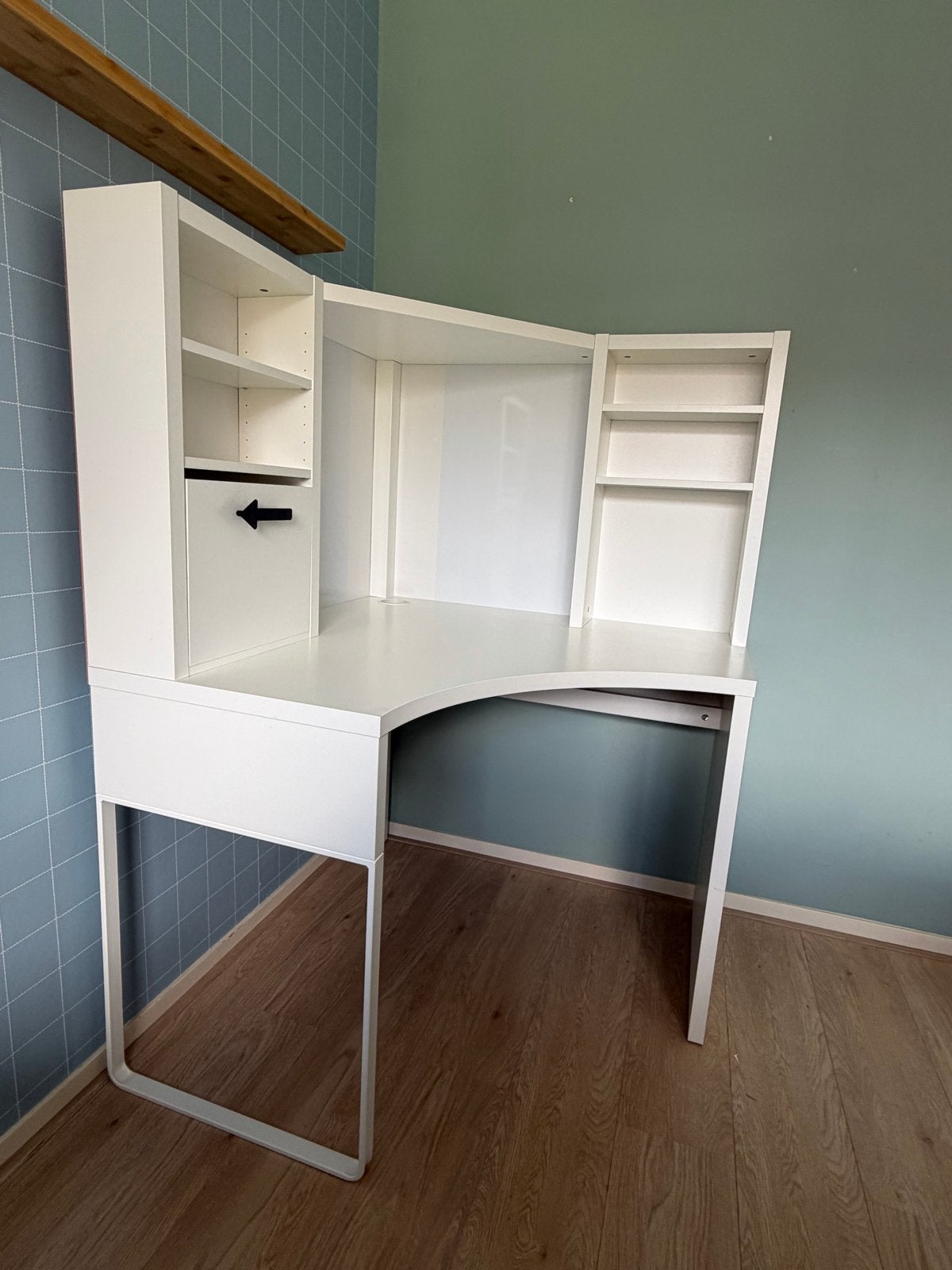 IKEA hoekbureau met opbergruimte - Wit, Huis en Inrichting, Bureaus, Ophalen, Opbergruimte, Gebruikt, Spaanplaat of MDF