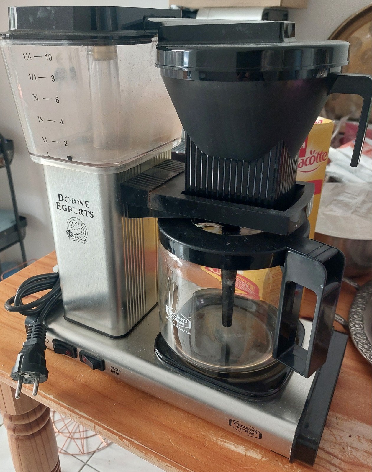 Douwe Egberts Koffiezetapparaat - Zilver/Zwart, Afneembaar waterreservoir, Gebruikt, 10 kopjes of meer, Koffiemachine