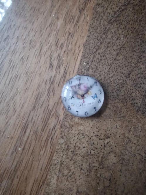 Miniatuur klokje met roos voor poppenhuis, 2 cm diameter, Ophalen of Verzenden, Nieuw, Decoratie
