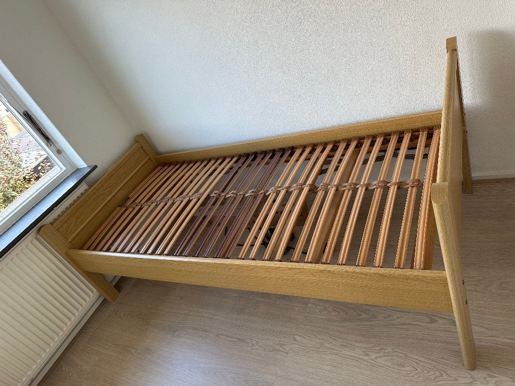 Eiken 1-persoonsbed met elektrisch verstelbare lattenbodem, Ophalen, Gebruikt, 90 cm, Eenpersoons