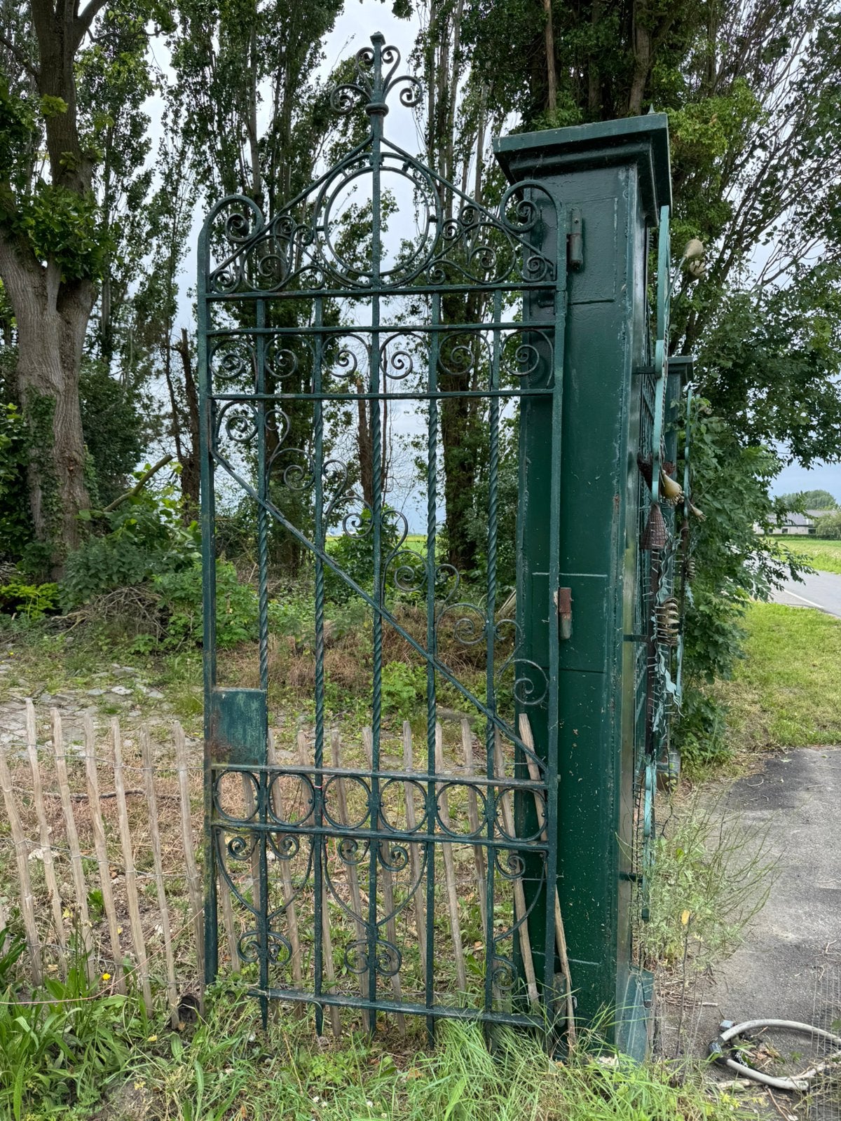 Gietijzeren poort, Tuin en Terras, Ophalen of Verzenden, Gebruikt, IJzer, Sierhekwerk