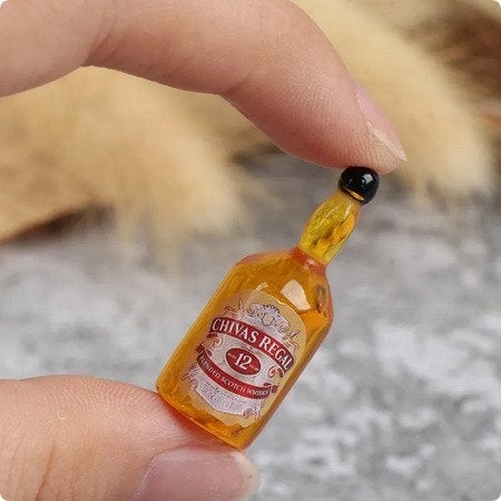 Mooie kleine flesjes Whiskey chivas regal 12, Ophalen of Verzenden, Nieuw, Poppenhuis