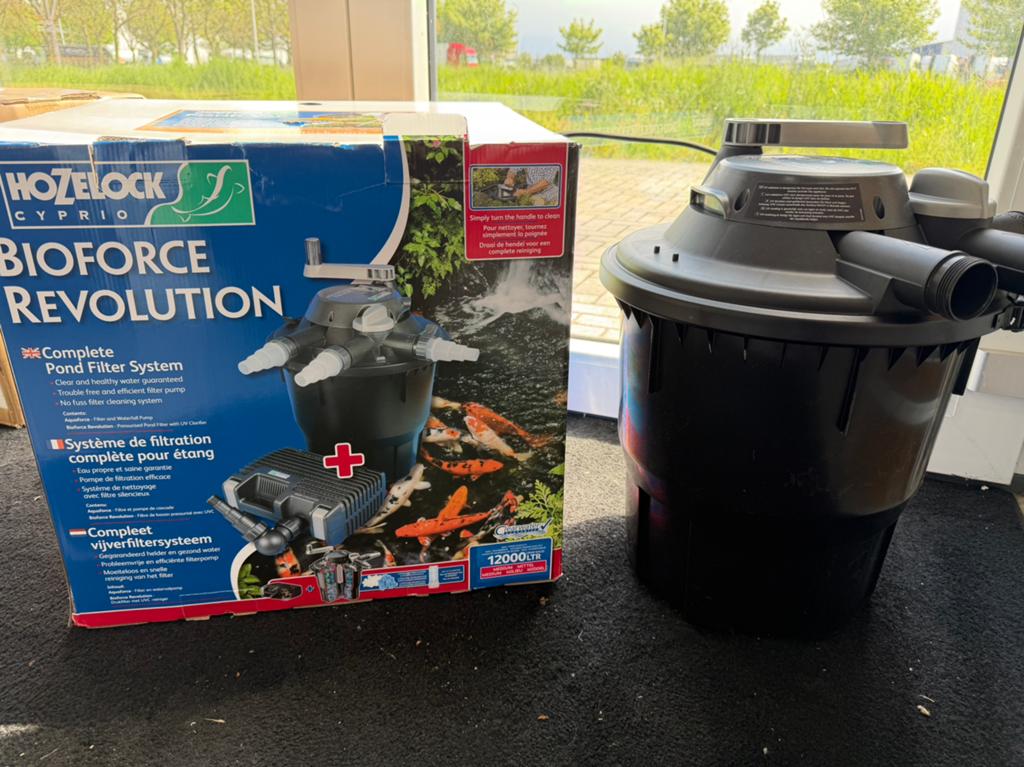 Hozelock Bioforce Revolution 12.000 filterset met 4000l pomp, Ophalen, Zo goed als nieuw, Vijverstofzuiger