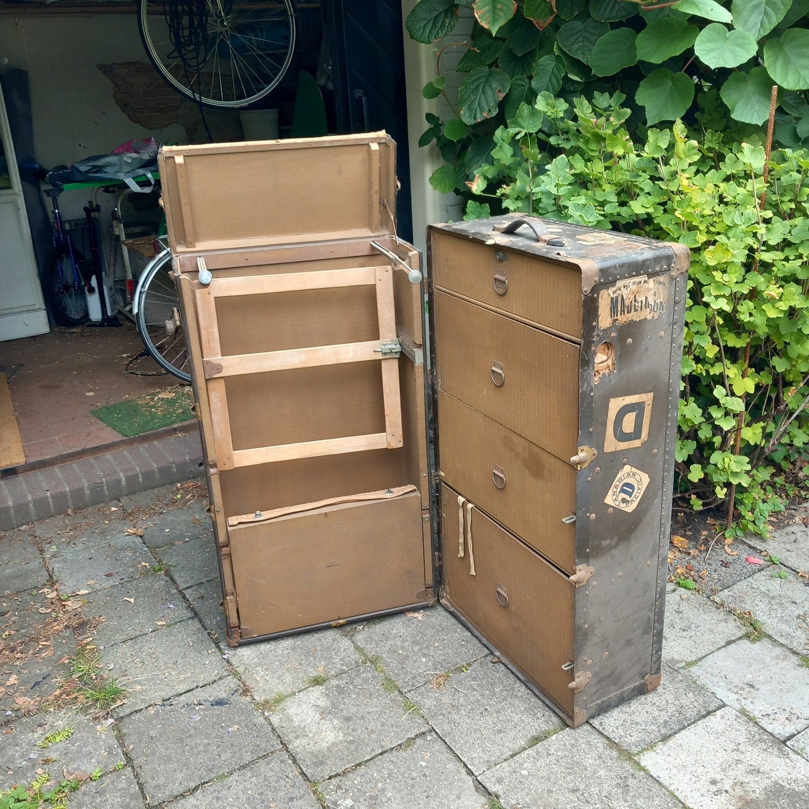 Oude hutkoffer - Opknapper met houtworm, Antiek en Kunst, Ophalen