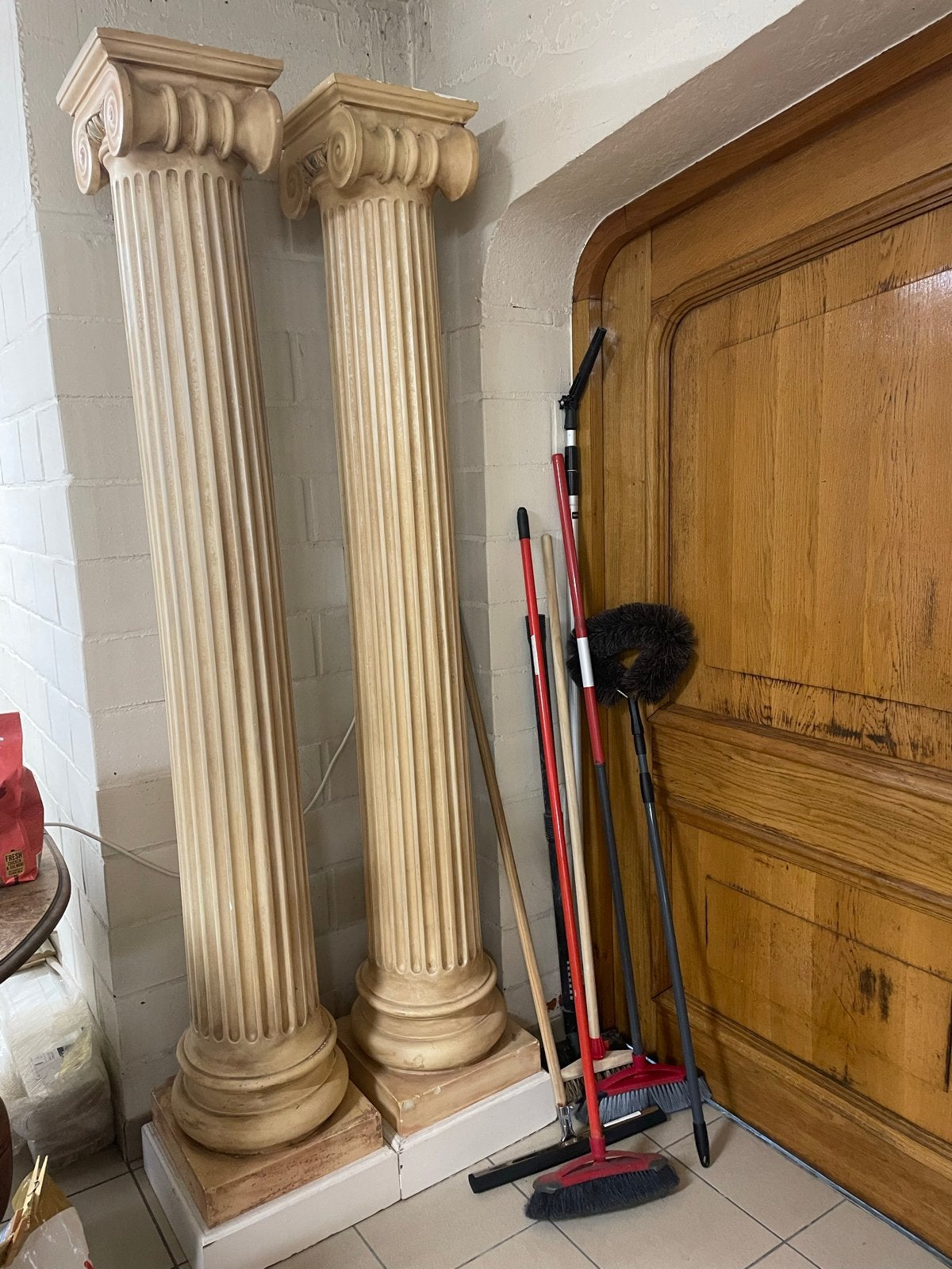 2 decoratieve zuilen met bijzonder patina (vrijmetselarij), Huis en Inrichting, Woonaccessoires | Zuilen en Pilaren, Ophalen, Gebruikt