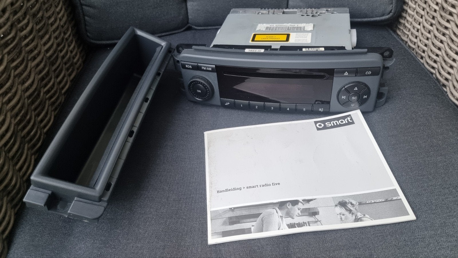 Autoradio cd speler Smart Forfour 1.1 2006 met opbergvak, Auto diversen, Autoradio's, Ophalen of Verzenden, Gebruikt
