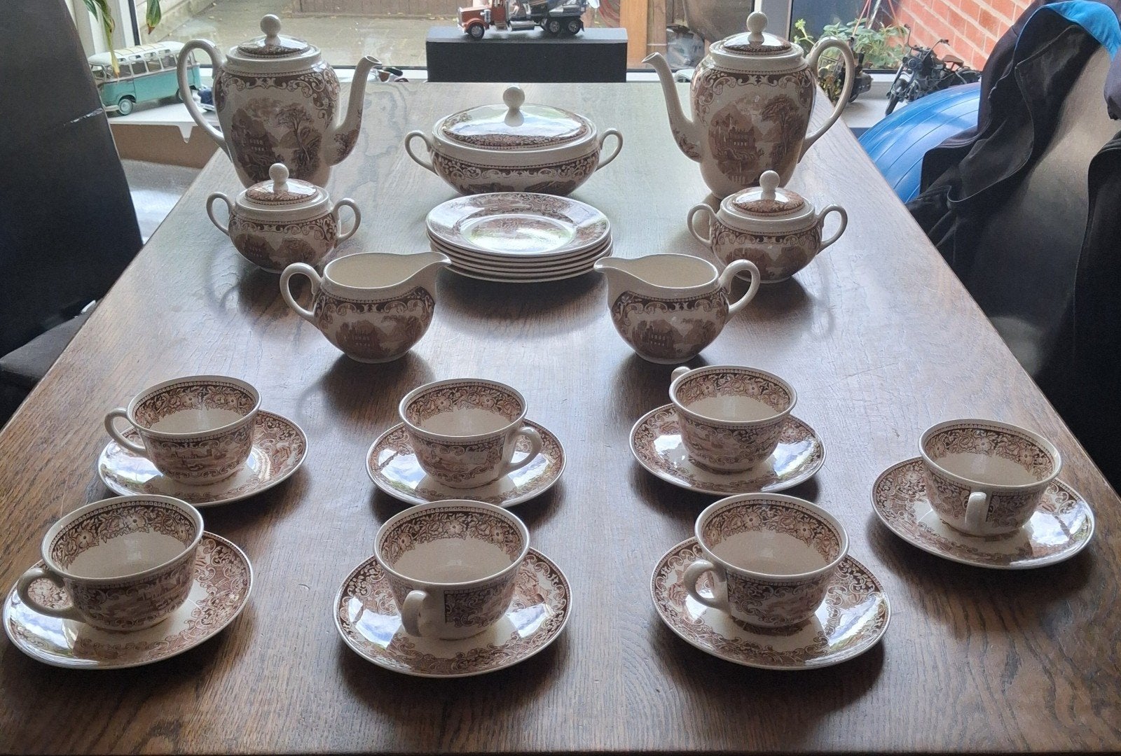 Vintage Petrus ragout theeservies met bruin-witte print, Antiek en Kunst, Ophalen of Verzenden