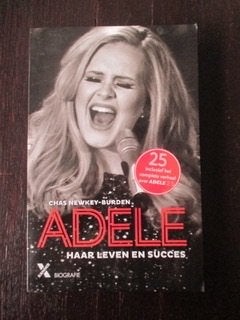 Adele haar leven en succes, een biografie., Verzamelen, Ophalen of Verzenden, Zo goed als nieuw, Boek, Tijdschrift of Artikel