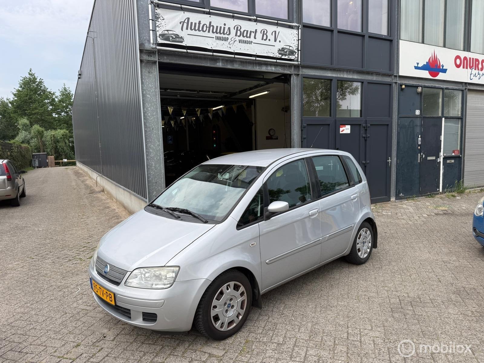 Fiat Idea 1.4-16V Active Automaat! Airco! Nieuwe APK! NAP Lo, Auto's, Metallic lak, 15 km/l, Idea, 400 kg