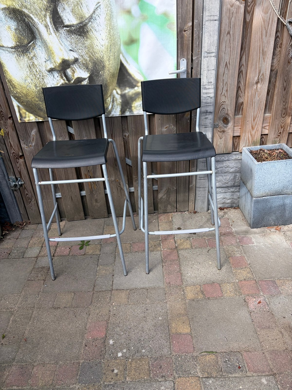 Gratis 2 barkrukken - Zwart en grijs, Huis en Inrichting, Ophalen, Kunststof, Gebruikt, Met voetsteun