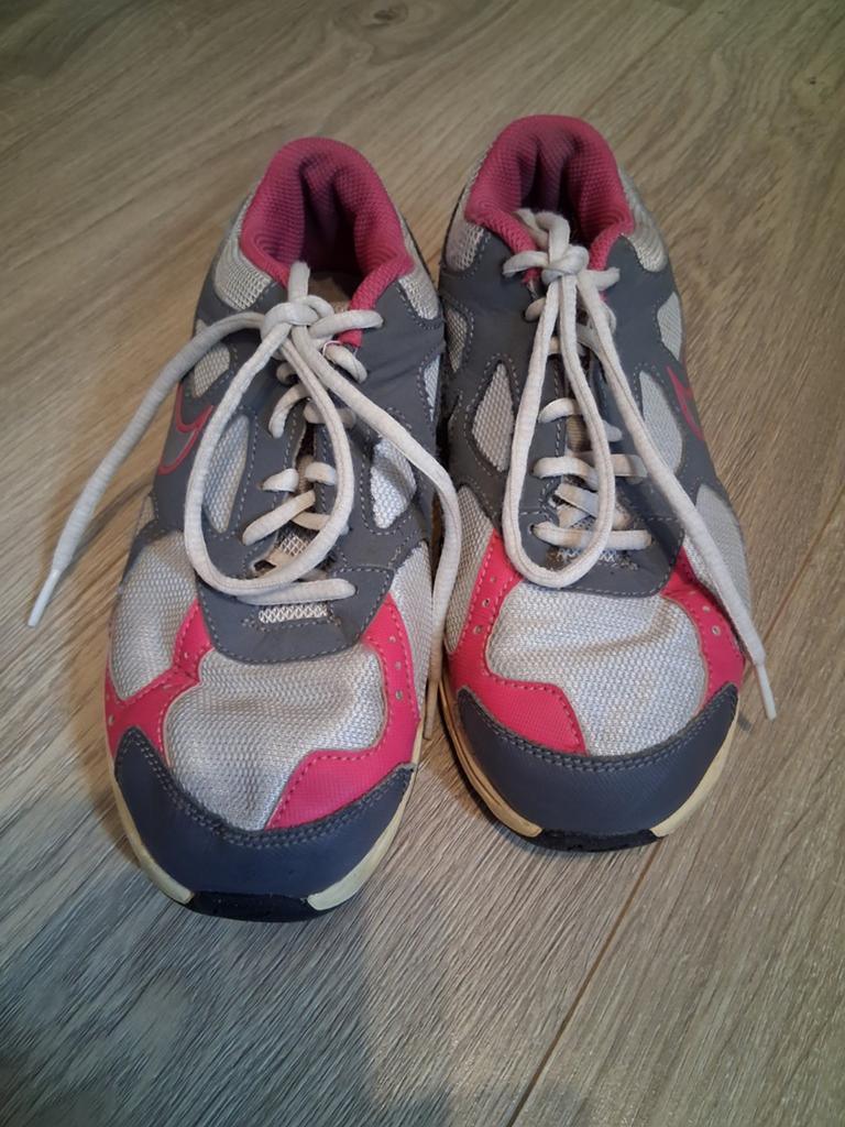 Nike gymschoenen - grijs/roze maat 36, Gebruikt, Meisje, Sportschoenen, Ophalen of Verzenden