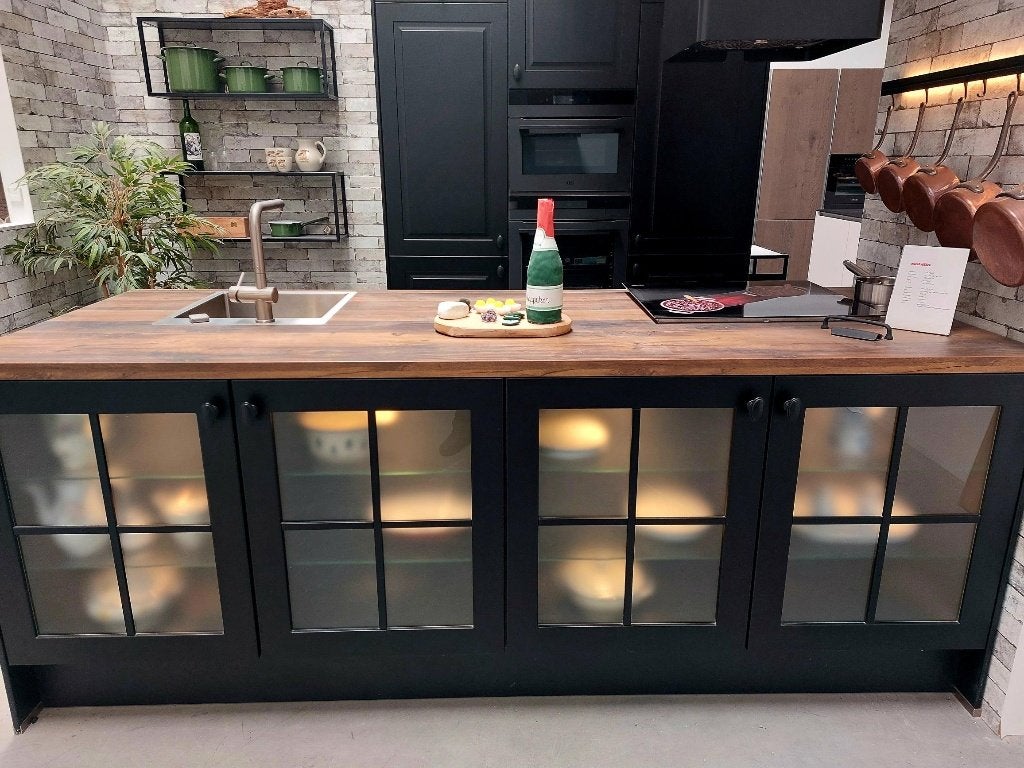 nobilia kookeiland lak zwart mat, glasdeuren, sfeer, Ophalen, 200 cm of meer, Zwart, Nieuw